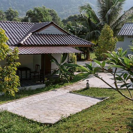 Surfer'S Village Khao Lak Extérieur photo