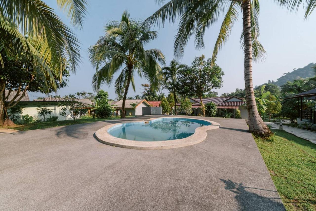 Surfer'S Village Khao Lak Extérieur photo