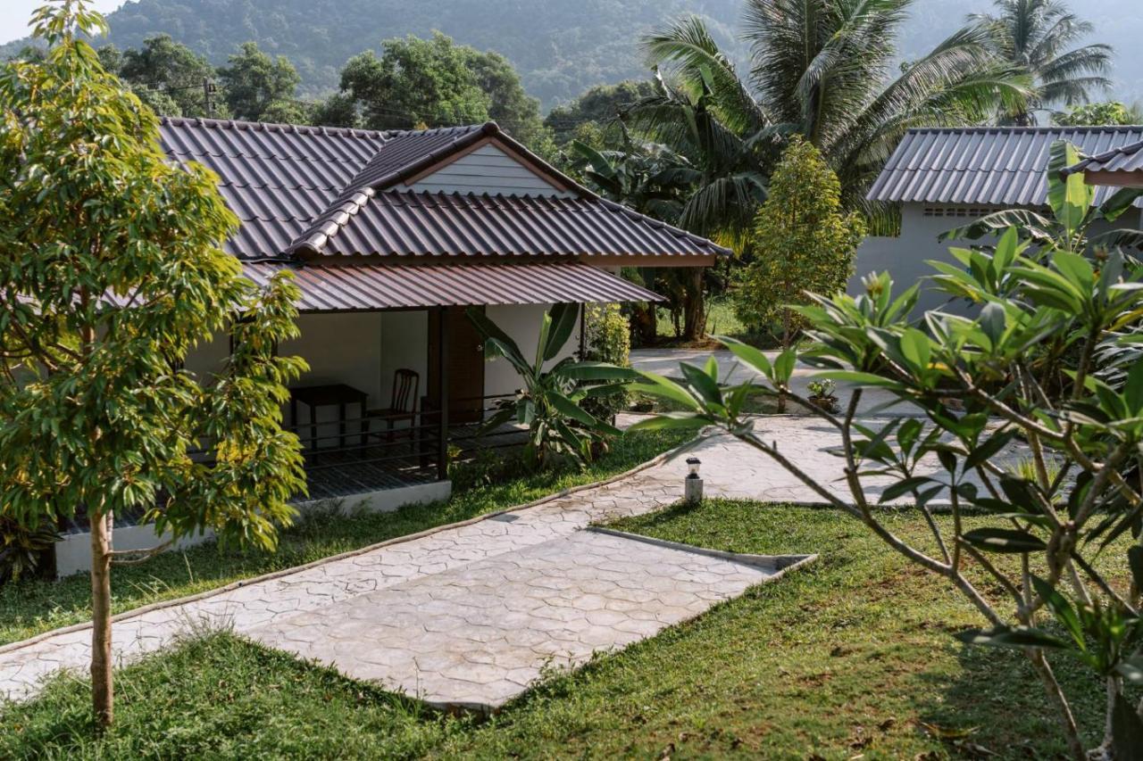 Surfer'S Village Khao Lak Extérieur photo