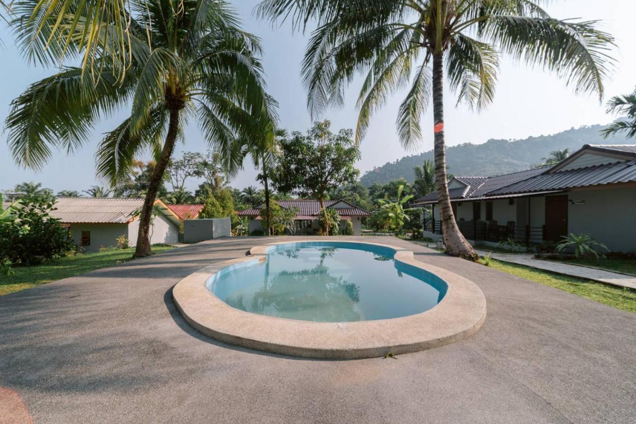 Surfer'S Village Khao Lak Extérieur photo